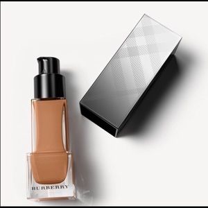 Burberry Fresh Glow Foundation Dark Sable No. 36